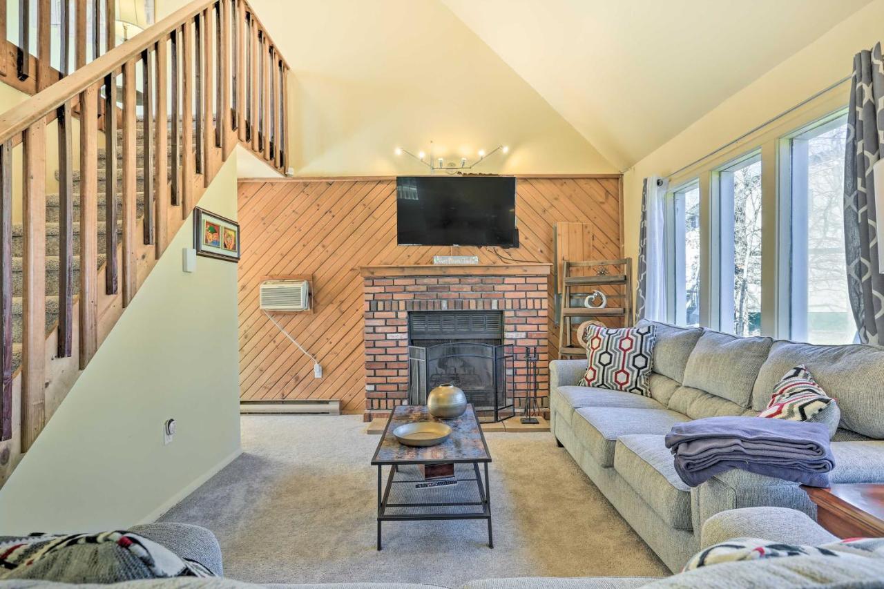 Peaceful Poconos Home With Lake And Pool Access! Long Pond Eksteriør billede