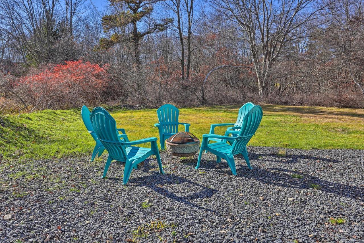 Peaceful Poconos Home With Lake And Pool Access! Long Pond Eksteriør billede