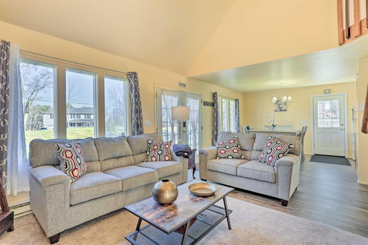 Peaceful Poconos Home With Lake And Pool Access! Long Pond Eksteriør billede
