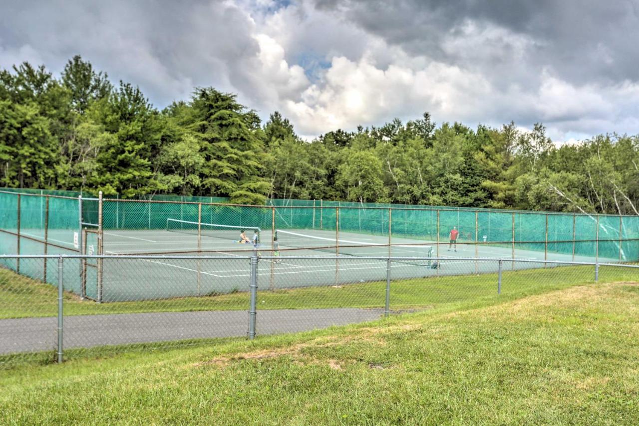Peaceful Poconos Home With Lake And Pool Access! Long Pond Eksteriør billede